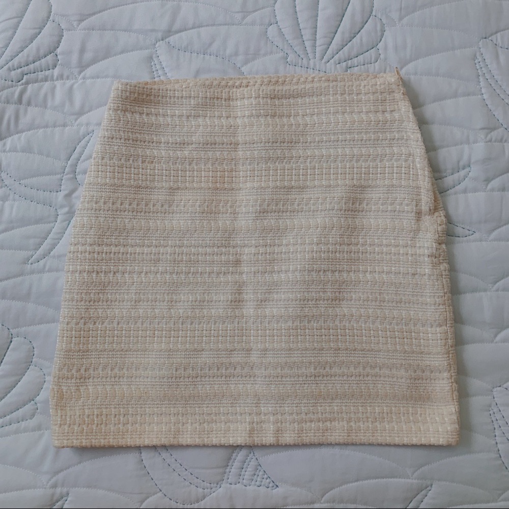 Cute ivory skirt!!
